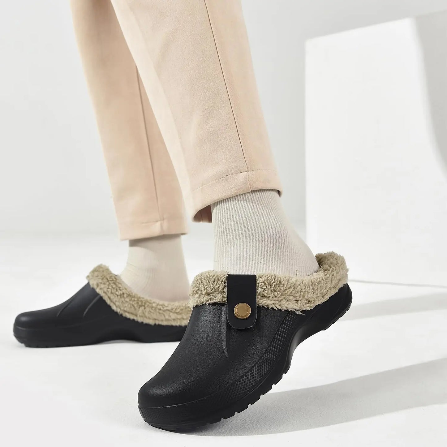 Faux Fur Non-Slip Clogs – Warm & Comfortable Indoor/Outdoor Footwear